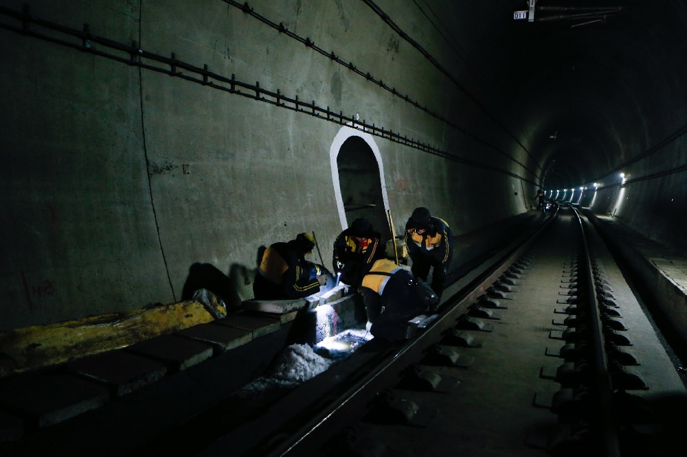 金阳铁路运营隧道病害现状